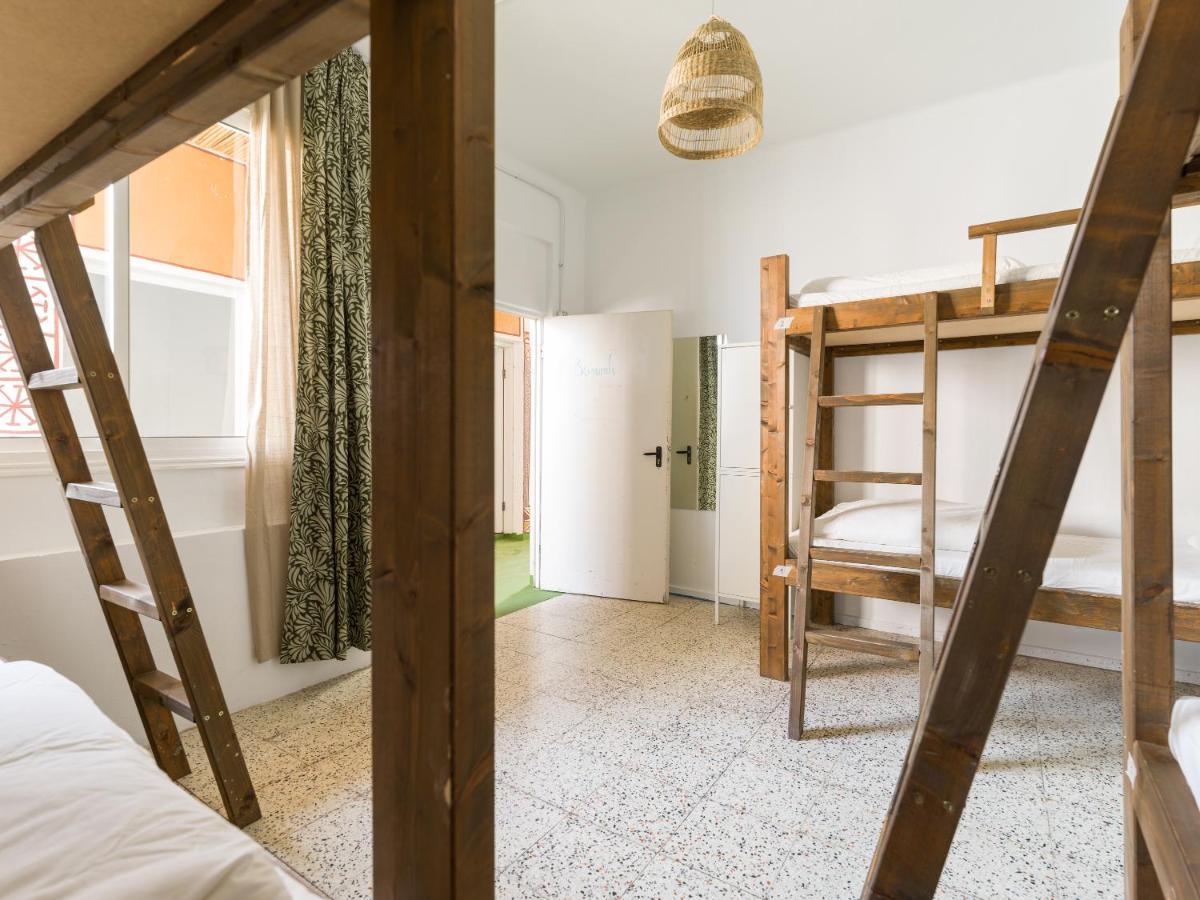 Cama en habitación compartida mixta de 10 camas